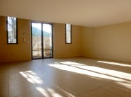 City / village house Maubec